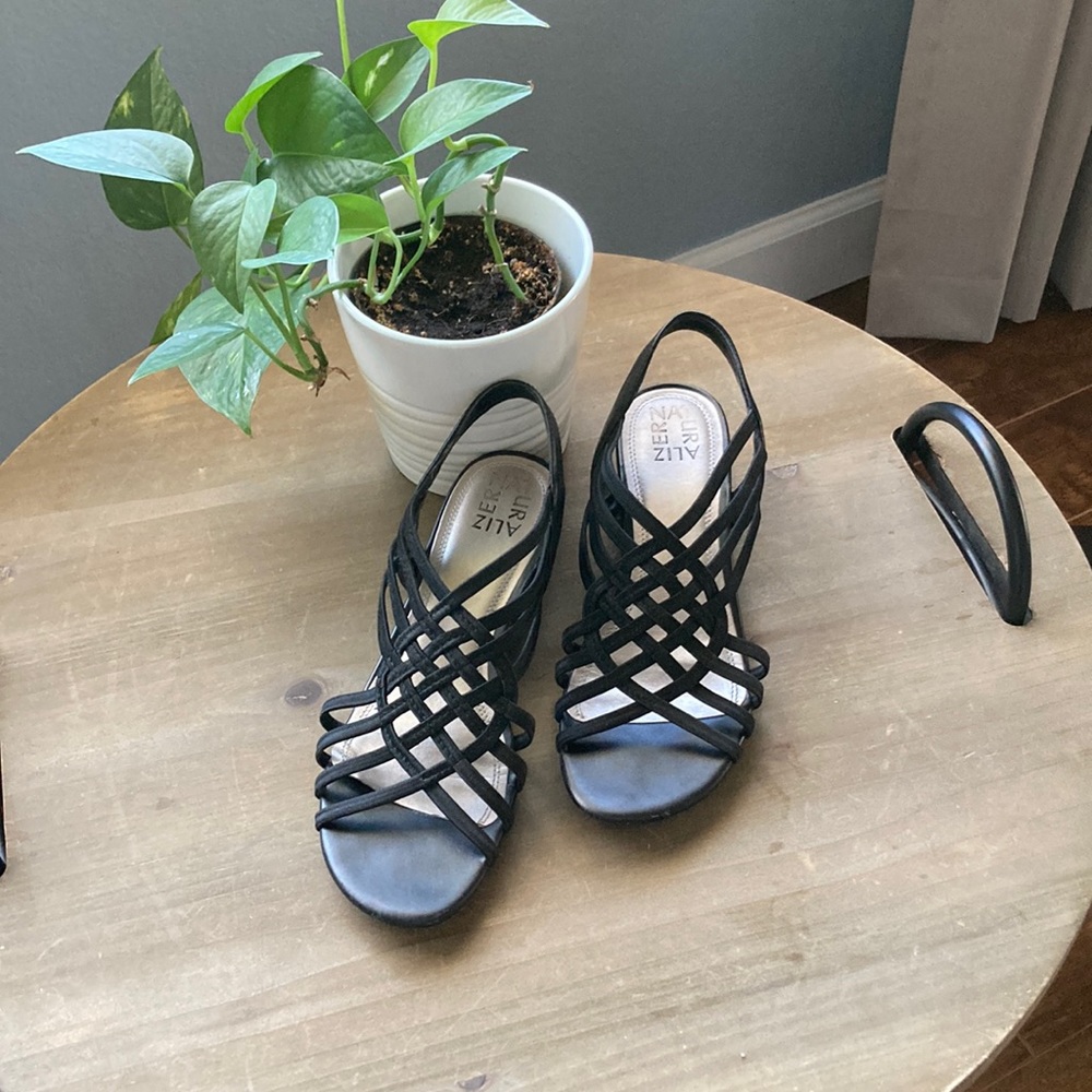 Black Naturalizer sandals Size 8